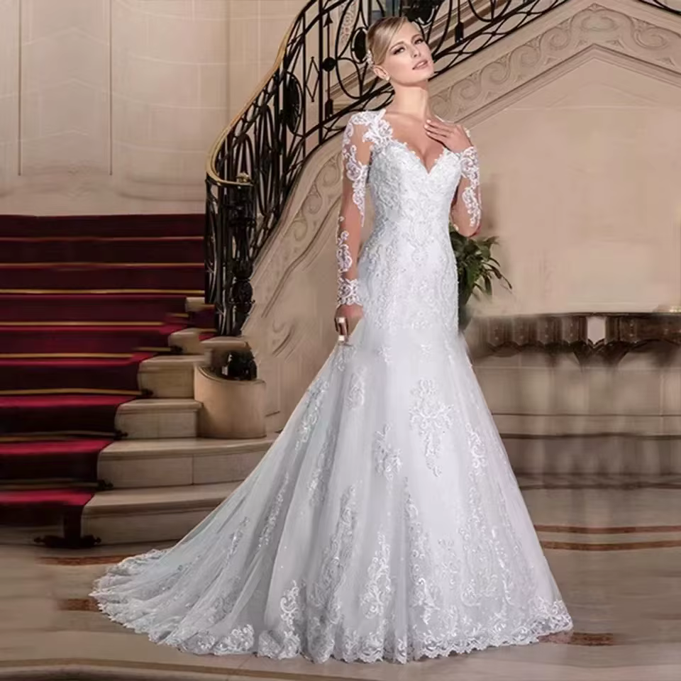 Robes de mariée blanches 2026 à manches longues, style princesse, col en V, en tulle avec appliques 