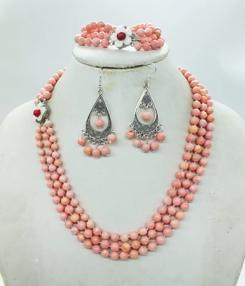 Livraison gratuite! Collier Campanrose naturel classique. Bracelet. Boucles d'oreilles à clous, ense