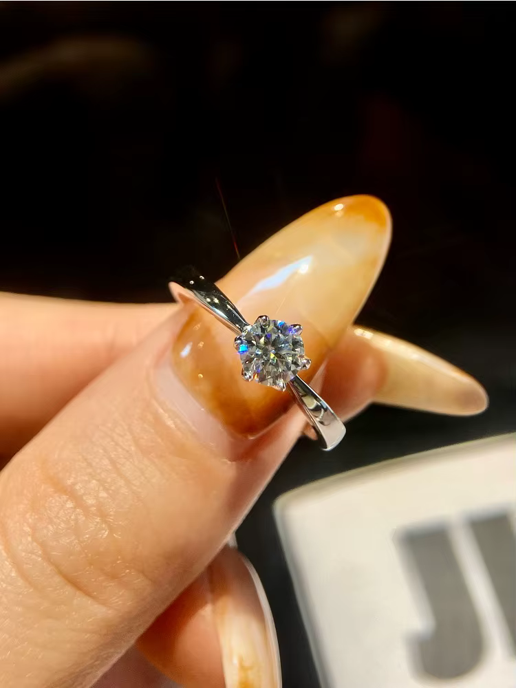 Bague en argent sterling 925 avec diamant moissanite rond brillant de 0,5 à 1 carat pour femme, magn