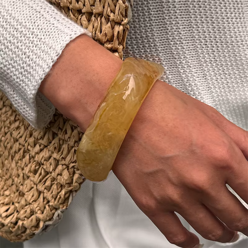 Bracelet en résine épaisse blanche irrégulière pour femmes, bracelet géométrique en acrylique, bijou