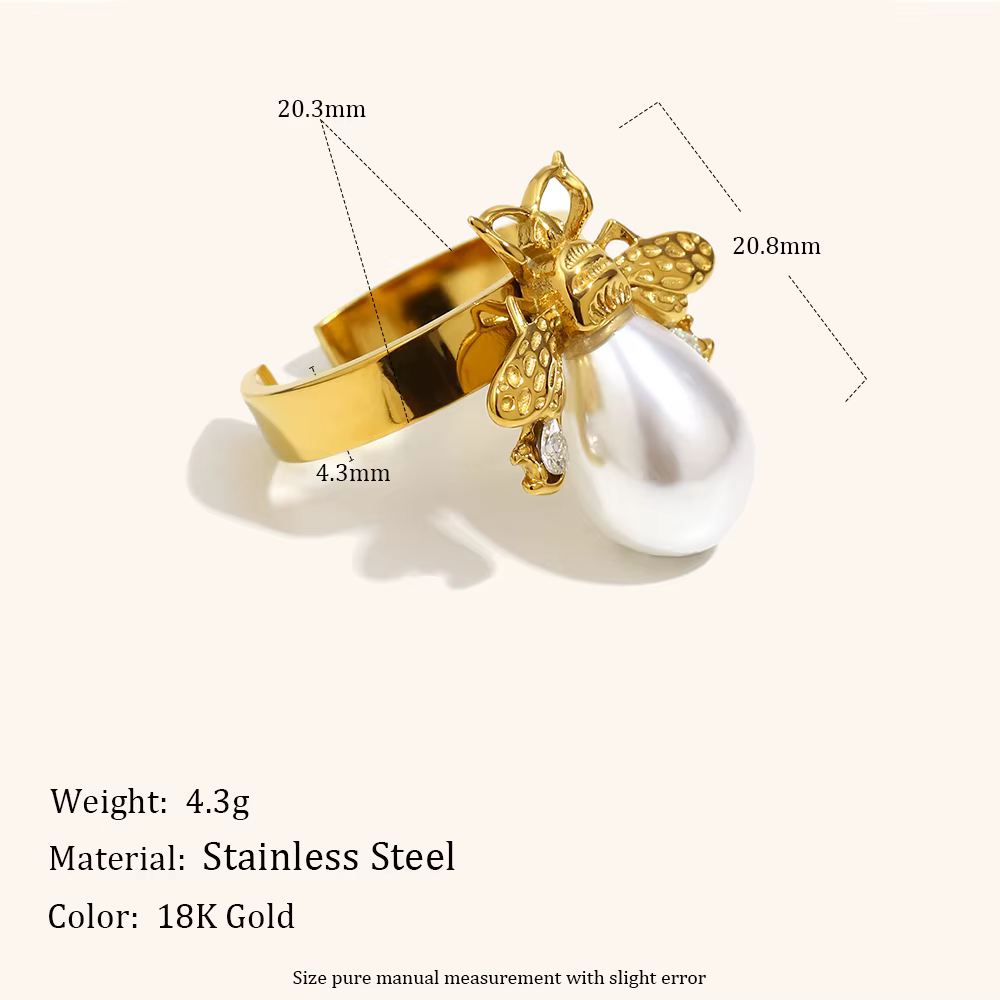 La. Bague pour femme en acier inoxydable plaqué or PVD, avec mini zircon et imitation perle en forme