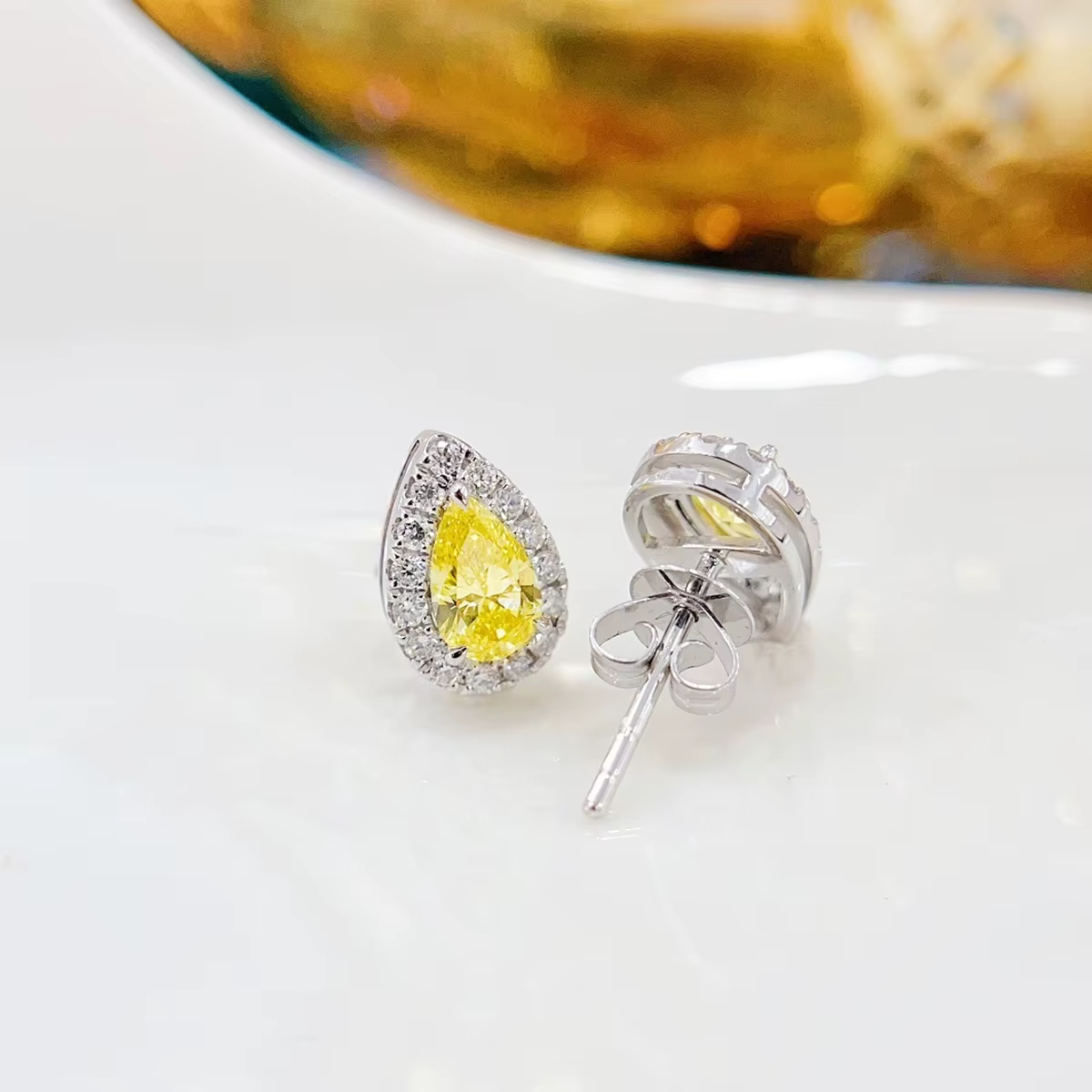 Boucles d'oreilles clous en diamant de laboratoire jaune poire, style halo, bijoux classiques en dia