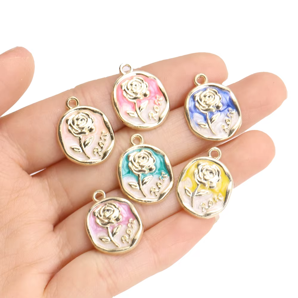 10 pendentifs en alliage plaqué or en forme de rose émaillée pour la fabrication de bijoux DIY, acce