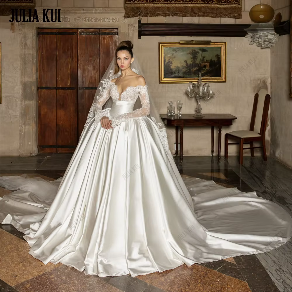 Julia Kui sur mesure luxe Satin gonflé robes de mariée épaules nues manches longues chérie dentelle