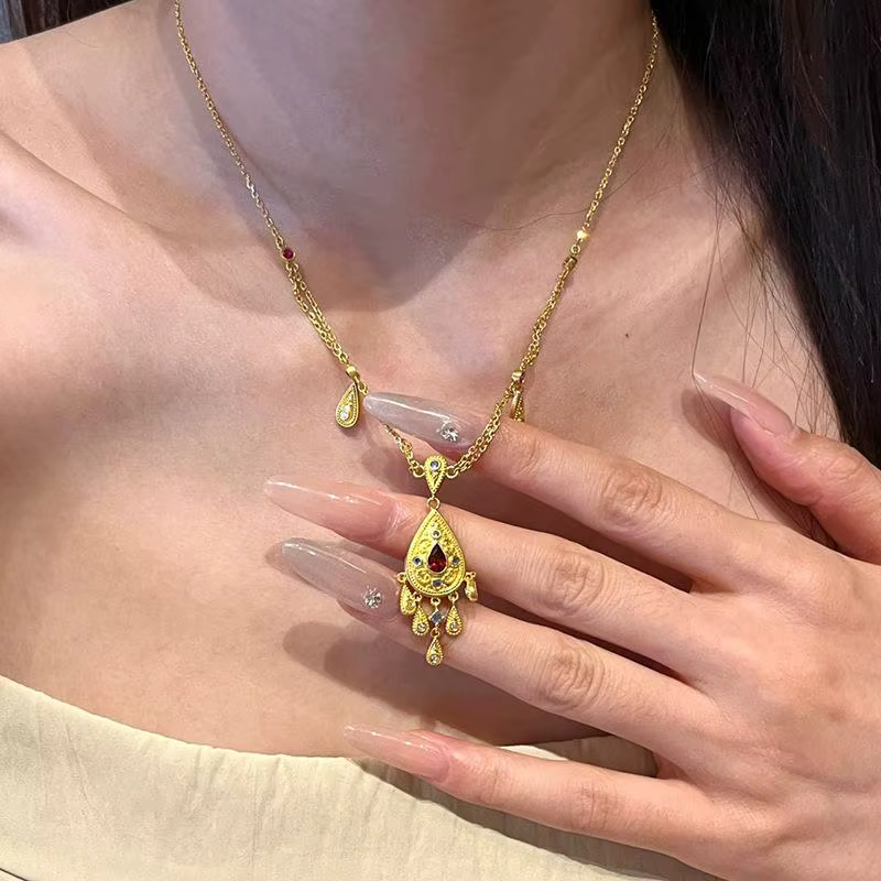 Collier de rubis avec pampilles en forme de gouttelette d'eau, style palais rétro, pendentif de luxe