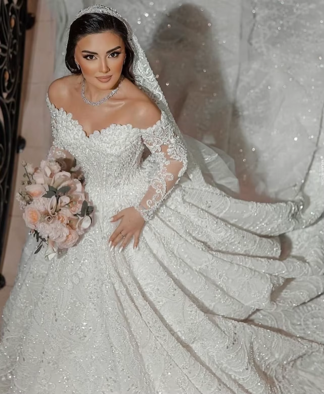 Robe de mariée de luxe personnalisée en organza avec broderie perlée, robe de princesse à col rond, 