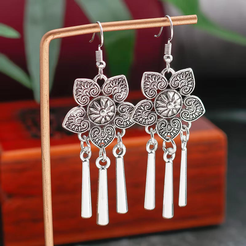 Boucles d'oreilles pendantes ethniques à fleurs pour femmes, en alliage, avec pompons, pour filles, 