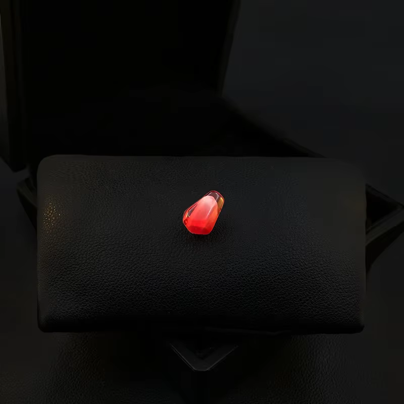 Broche grenade rouge scintillant, épingle à revers pour costume pour femmes, fixation sécurisée, acc