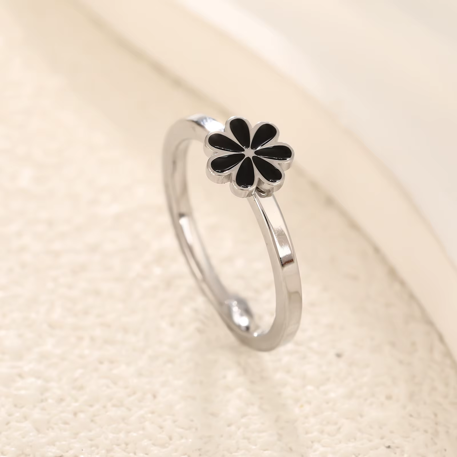 Bague fleur marguerite noire pour femmes, en acier inoxydable, couleur or, bagues tendance, bijoux b