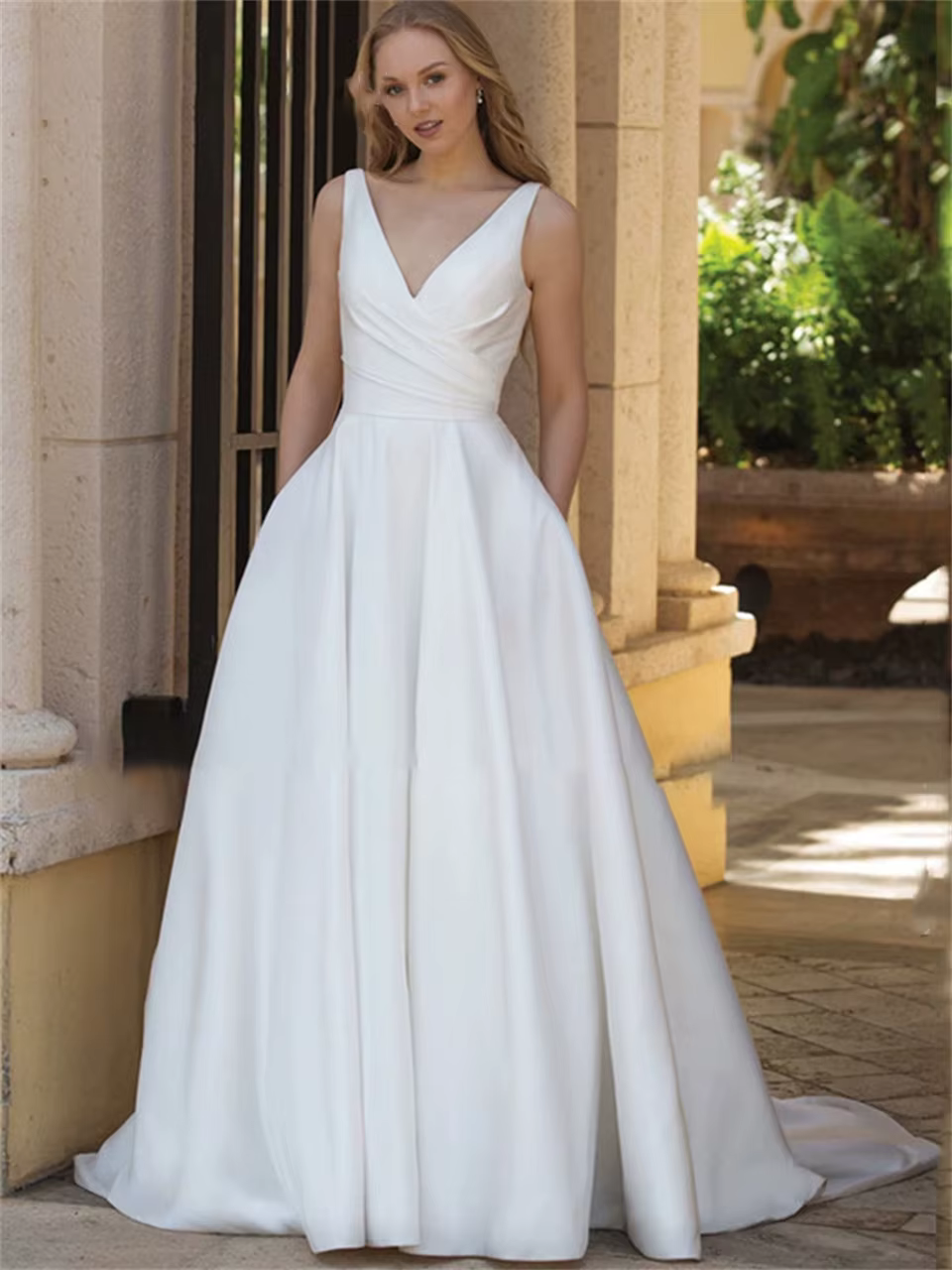 Magnifique robe de mariée blanche/ivoire à col en V avec poche 2026, robe de mariée simple en satin 