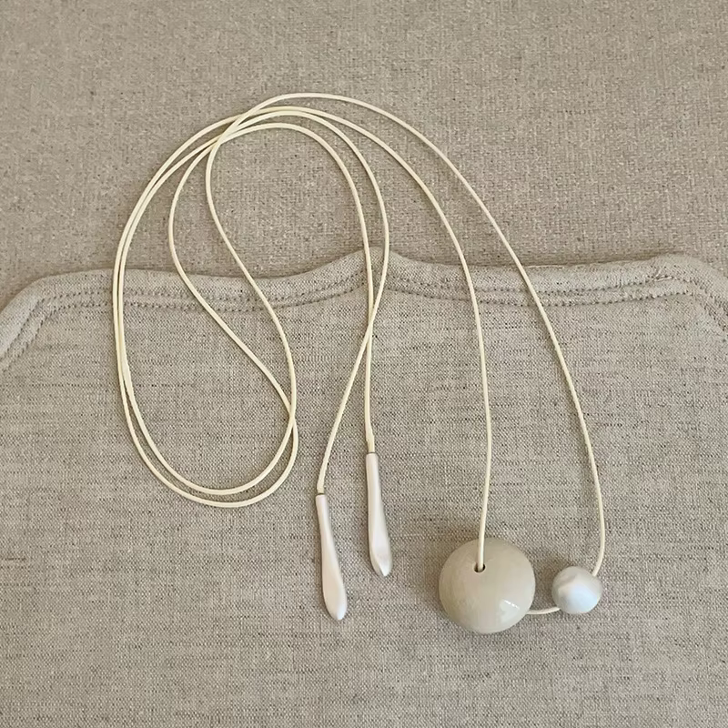 Collier avec pendentif en perles pour femmes, bijoux tendance, nouveau Design, cordon blanc et noir,