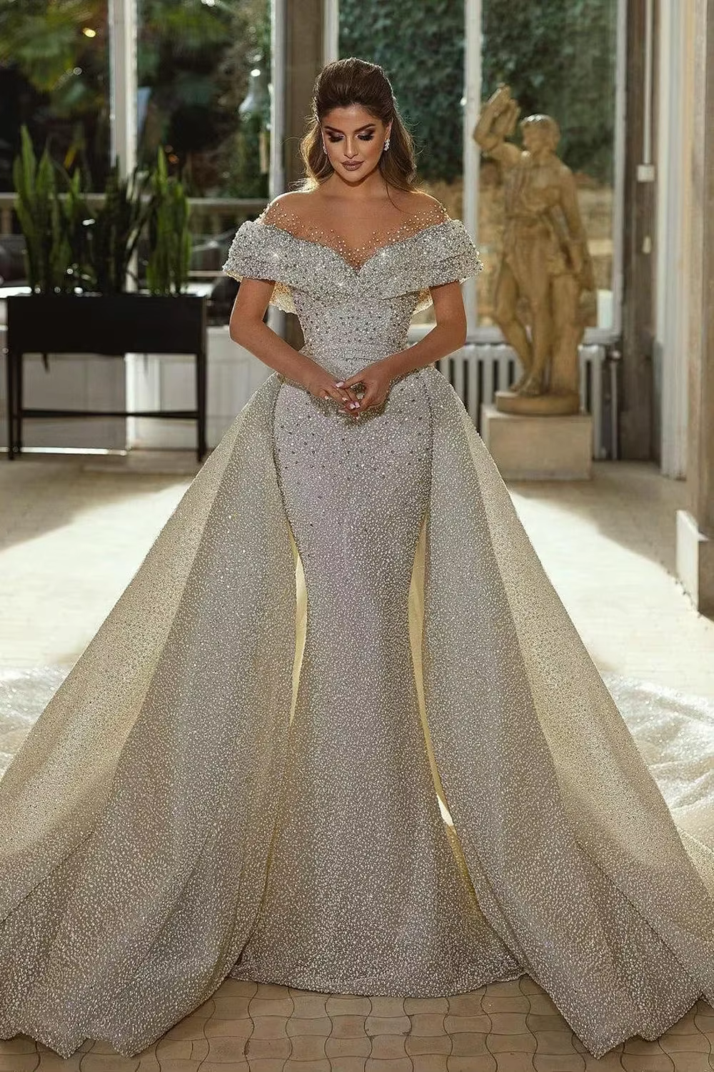 Robes de mariée sirène de luxe personnalisées, décolleté cœur, épaules dénudées, dentelle, traîne dé
