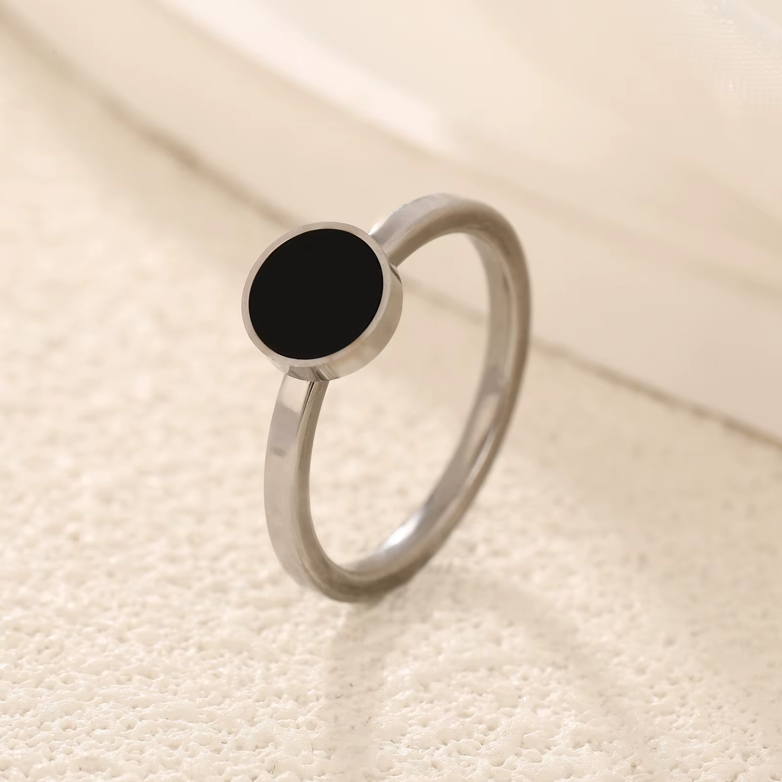 Bague ronde en acier inoxydable pour femmes, couleur or, noir, minimaliste, tendance, bijoux géométr