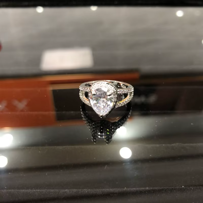 Bagues de mariage de luxe en forme de goutte d'eau pour femmes, bague de couronne exquise en dentell