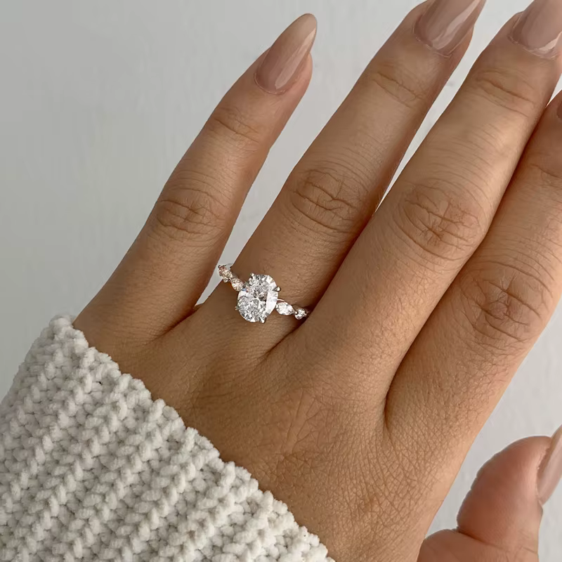 Bague ovale de luxe couleur argent 925 pour femmes, mode exquise, métal incrusté de pierres de Zirco