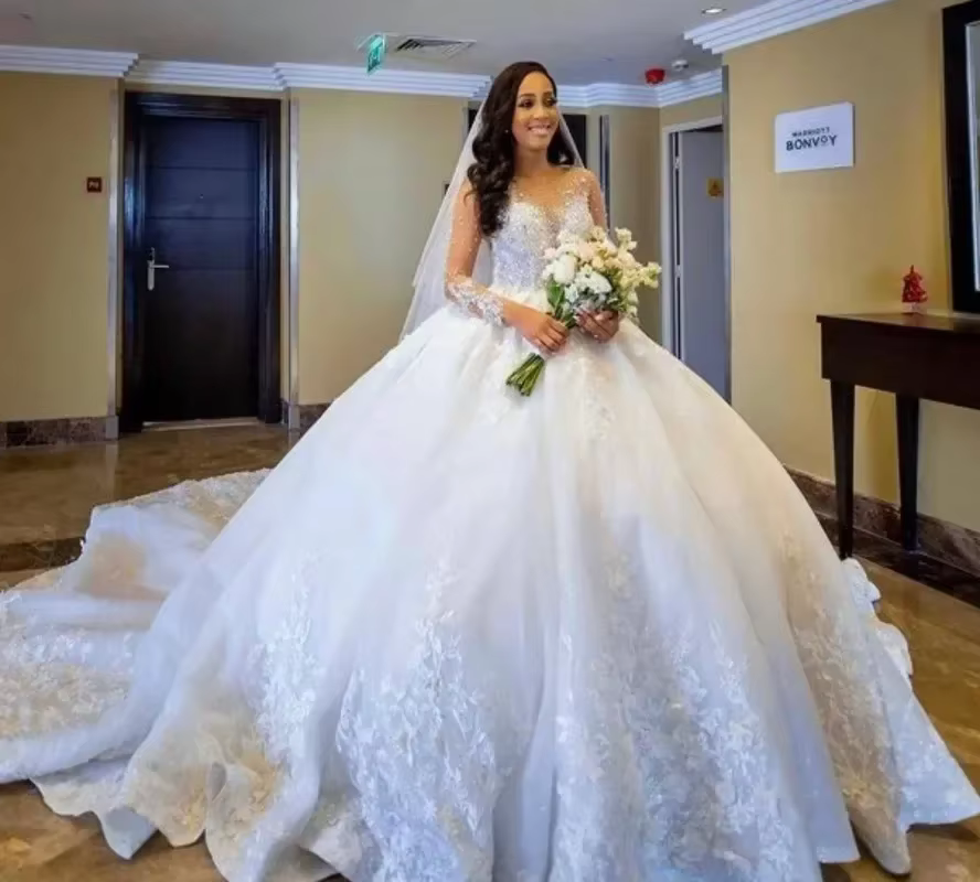 Robes de mariée de luxe personnalisées Vinca Sunny, robe de bal à col rond, appliques perlées, manch
