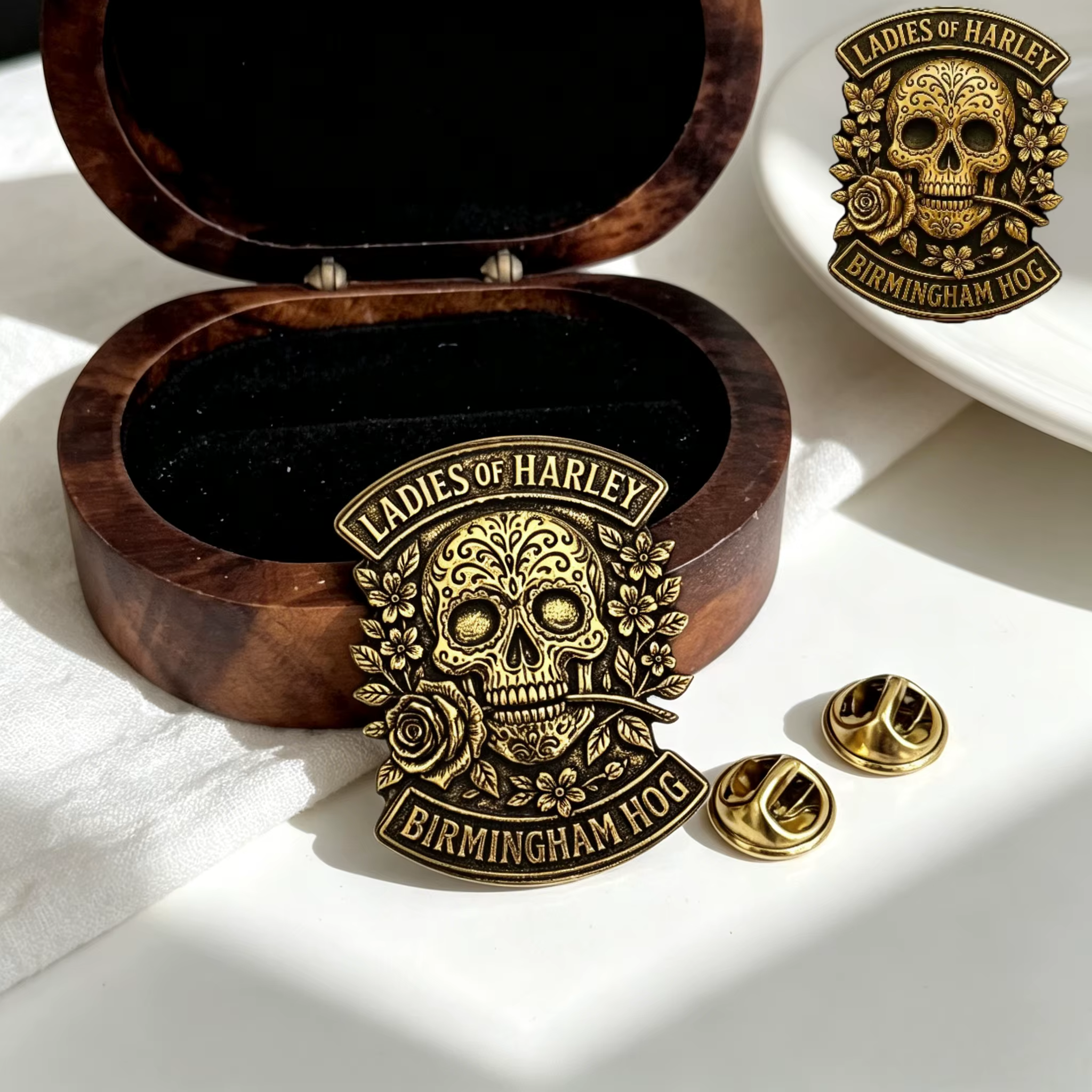 Badge métallique personnalisé avec logo, broche gothique vintage en acier inoxydable, bijoux pour cl
