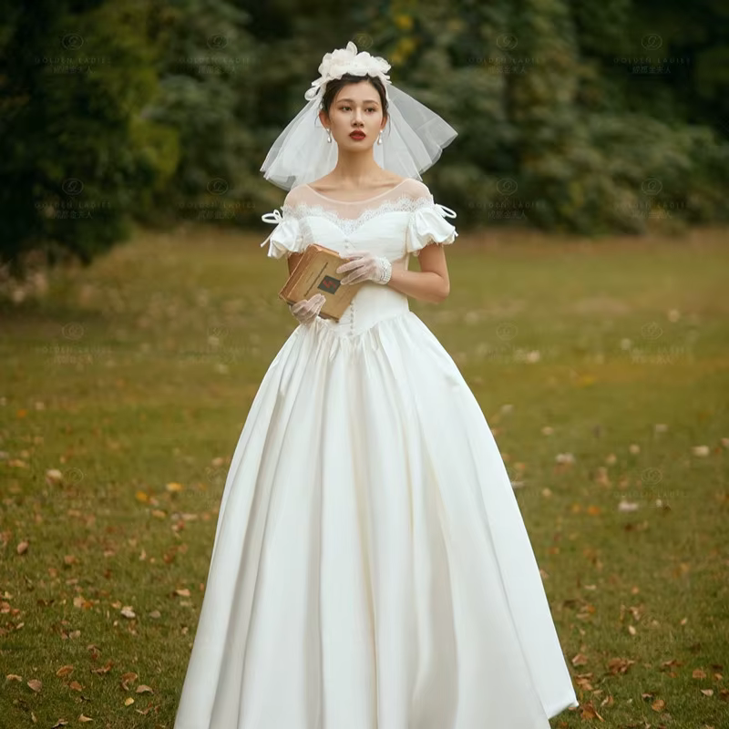 Robe de mariée Simple en dentelle française, asymétrique épaule dénudée, en Satin, Super féerique, f