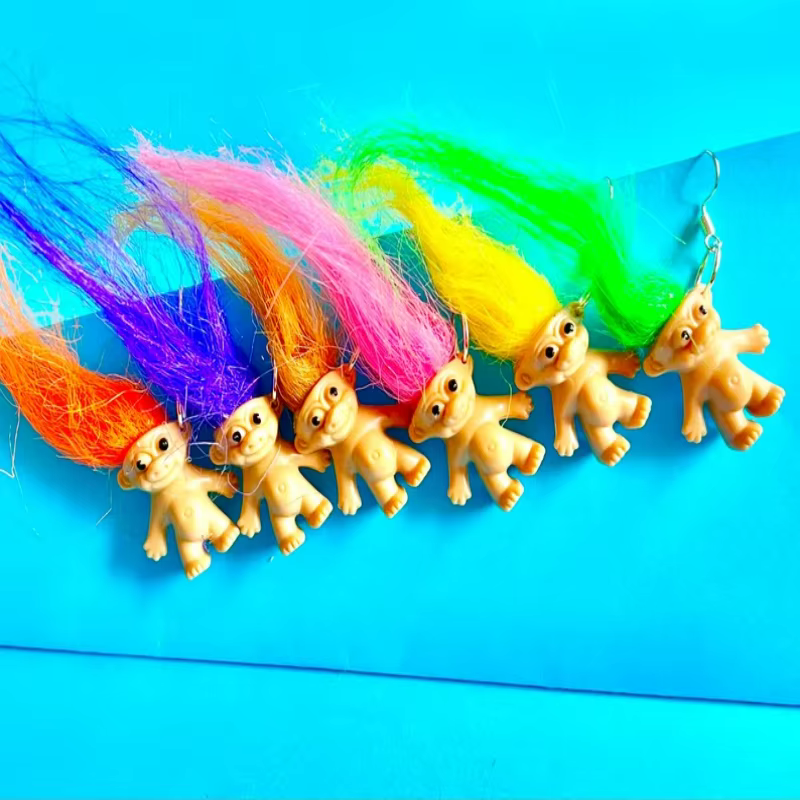 Boucles d'oreilles pendantes rétro années 90, mini poupée Troll, bijoux fantaisie originaux pour fem