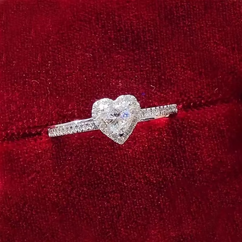 Huitan AA coeur cubique zircone anneaux de mariage pour les femmes de luxe couleur argent propositio