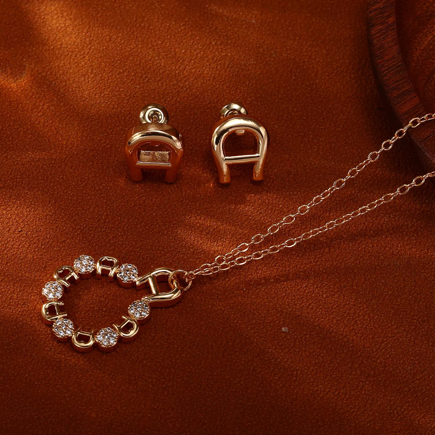 Ensemble de bijoux tendance en forme de fer à cheval avec lettre A, plaqué or, collier et boucles d'