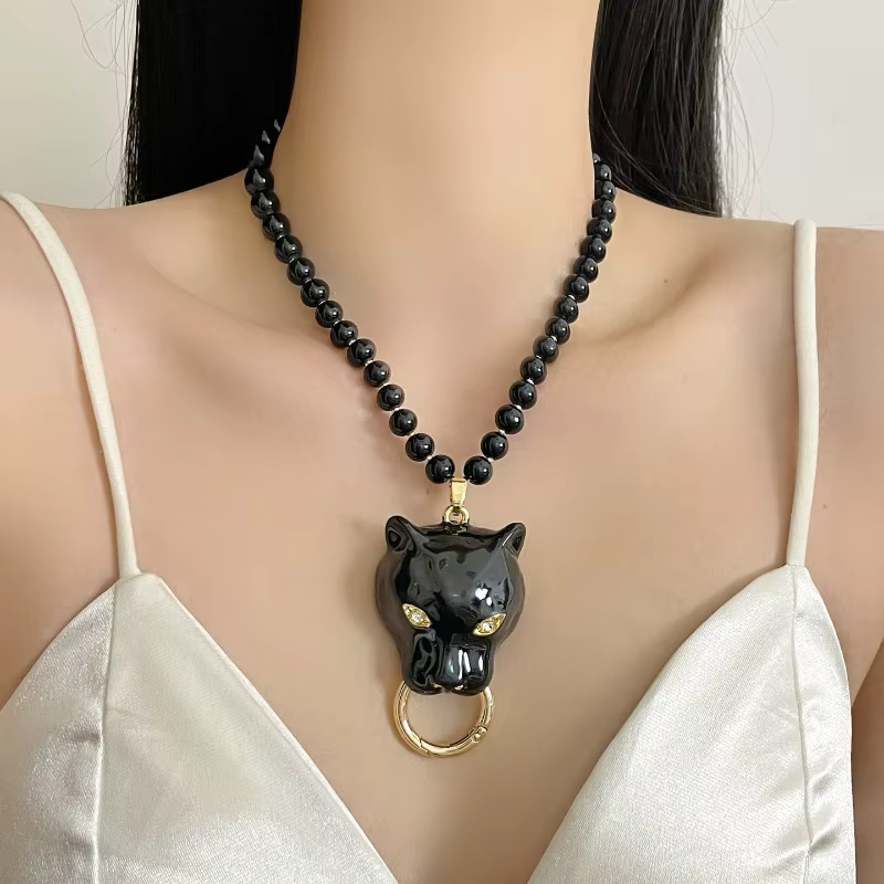 Collier pendentif léopard en émail élégant pour femmes, collier ras du cou animal, collier pendentif