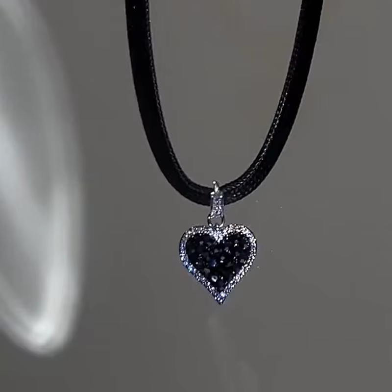 Collier ras du cou gothique classique en cuir noir pour femmes, pendentif en forme de cœur, bijoux é