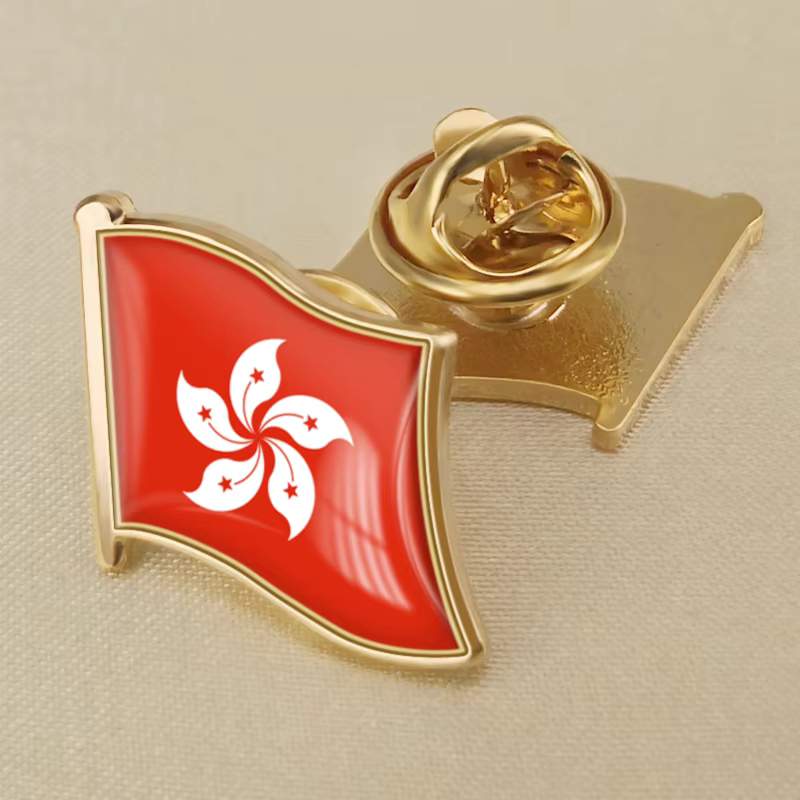 Badge drapeau de Hong Kong en résine cristal, étiquette de nom en métal, boucle papillon en cuivre, 