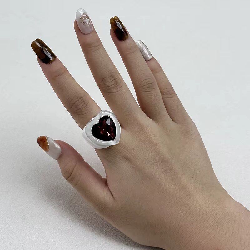 Nouvelle bague en diamant scintillant de la série en forme de cœur