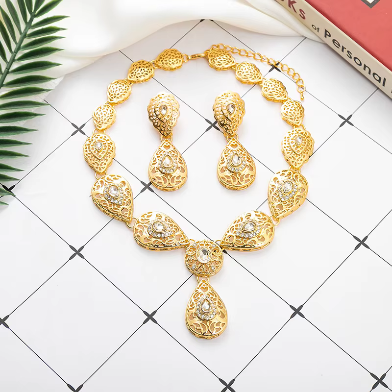 Ensemble de bijoux en filigrane d'or, pierres précieuses vertes, accessoire de mariée exquis pour Oc