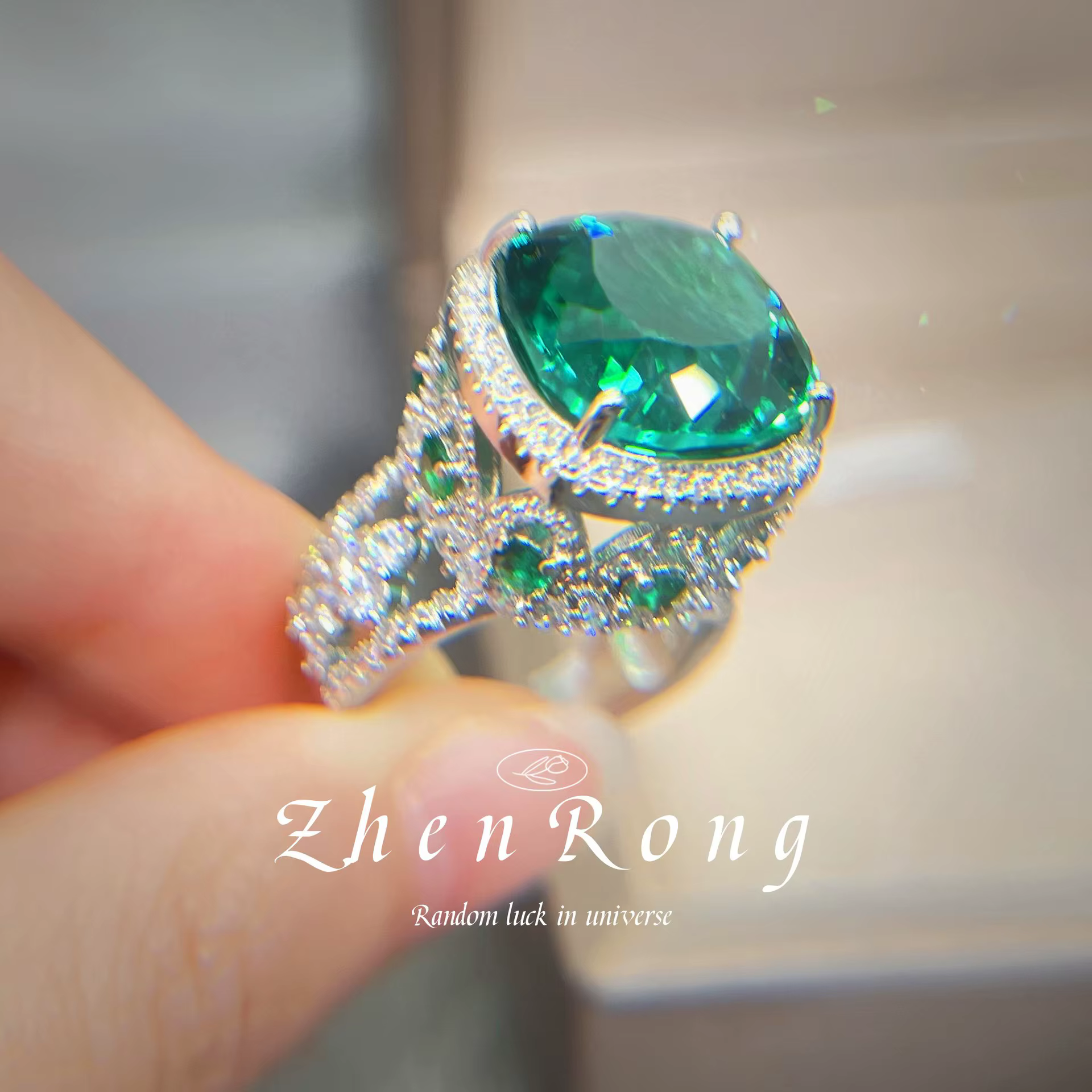 Bague pour femme plaquée argent-ors avec pierres précieuses rubis émeraude couleur fantaisie, bijoux