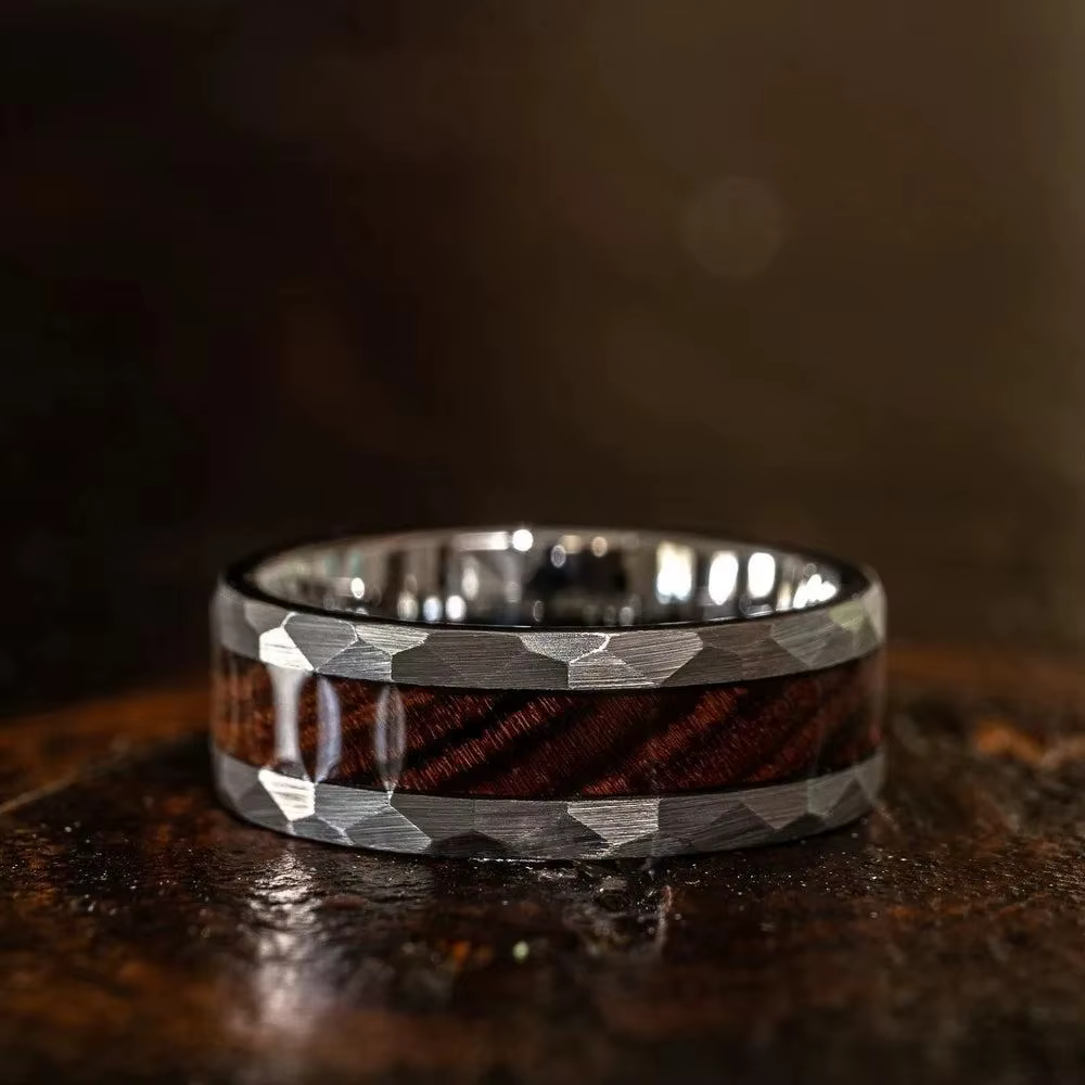 Bagues en acier inoxydable pour hommes, couleur argent martelé, 8MM, anneaux en bois de Koa pour hom