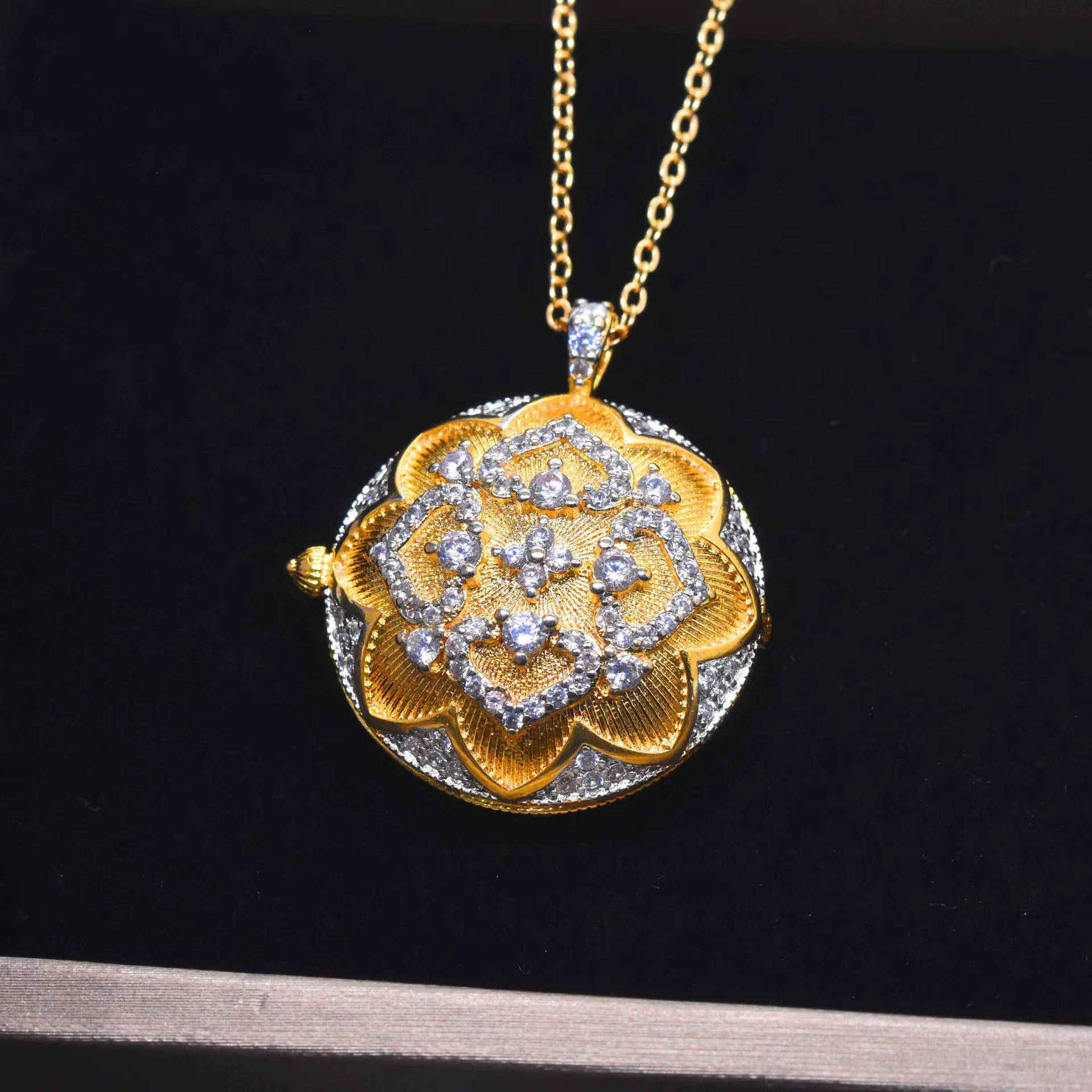 Foyimagination-Collier Vintage Incrusté de Fleurs Roses Plaquées Or pour Femme, Pendentif de la raq,