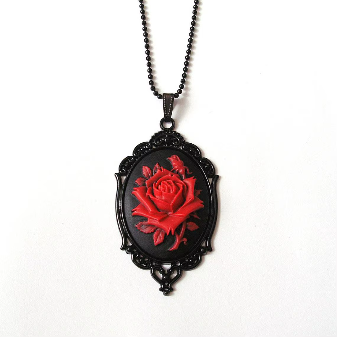 Rétro Victoria noir ovale stéréo Relief rouge noir Rose fleur pendentif perlé chaîne collier pour fe