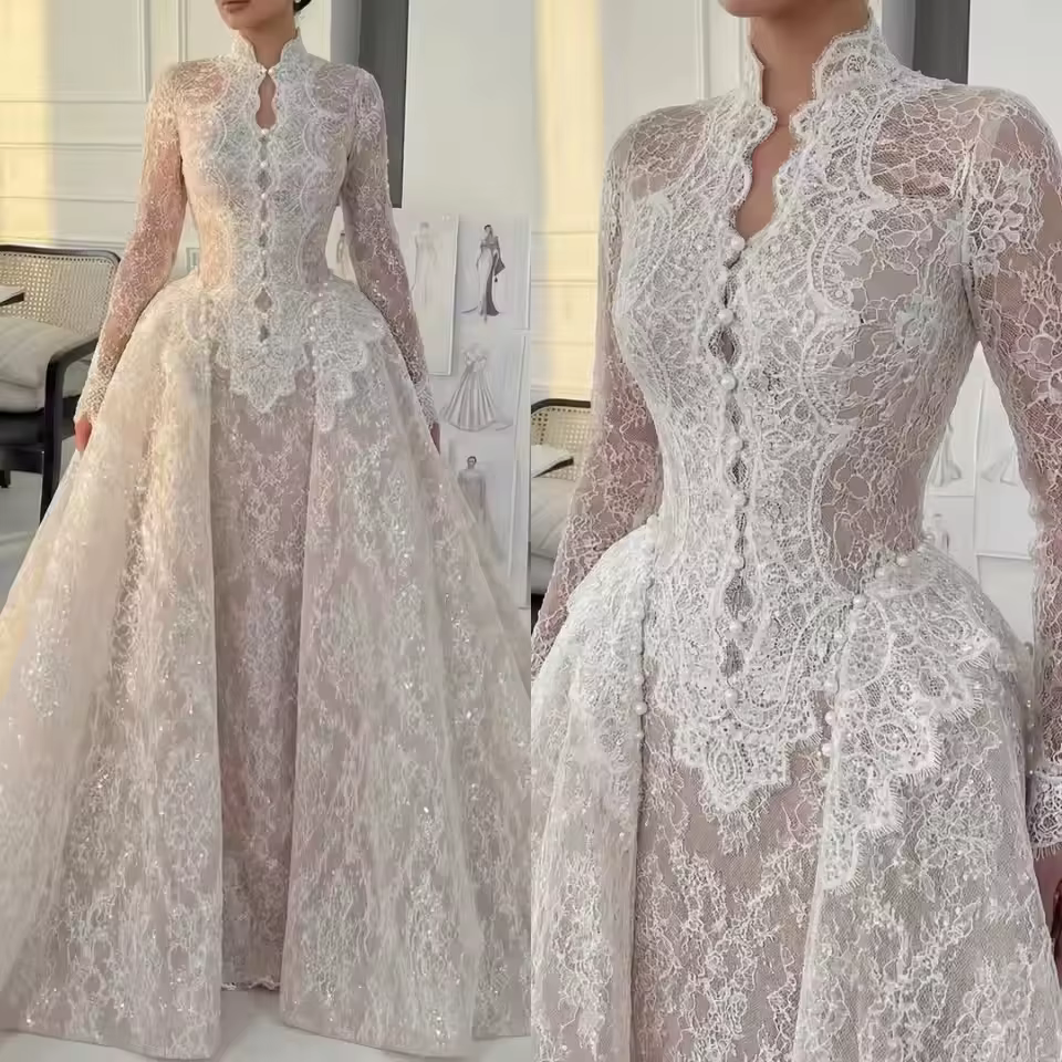 Robe de mariée vintage 2026 en dentelle ivoire, coupe trapèze, col bijou, manches longues, avec perl