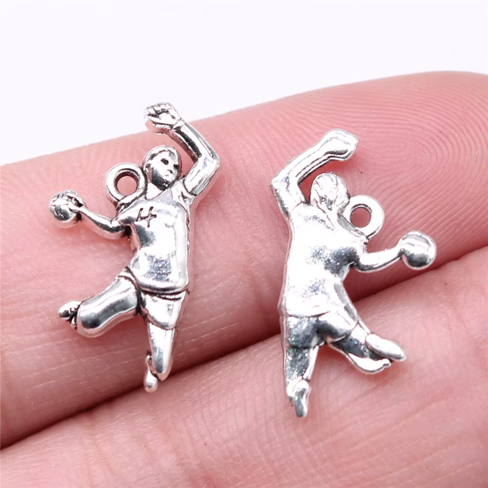 10 pcs / lot breloques de basket-ball Antique couleur argent pendentif de basket-ball charmes de bas