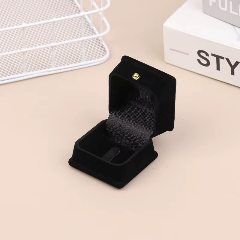 Boîte à bijoux en velours noir avec fermoir doré, étui de rangement pour bagues, pendentifs, bracele