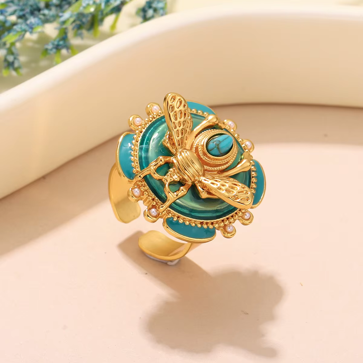 Bague abeille élégante en émail vert – Bague manchette ouverte plaquée or avec perles turquoise et p