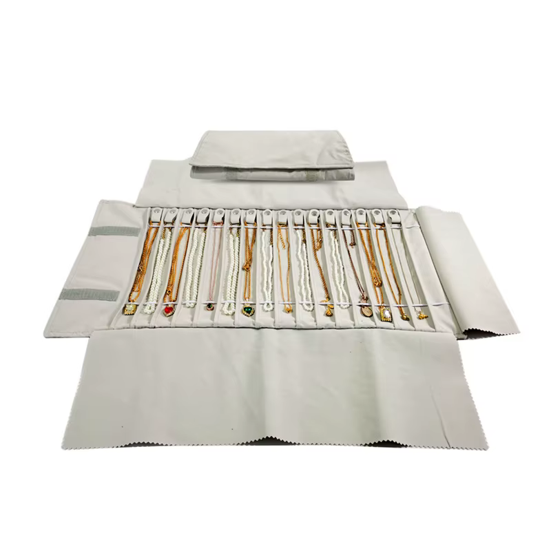 Nouveau sac de rangement de colliers en rouleau, pochette de rangement de bijoux en velours PP gris 