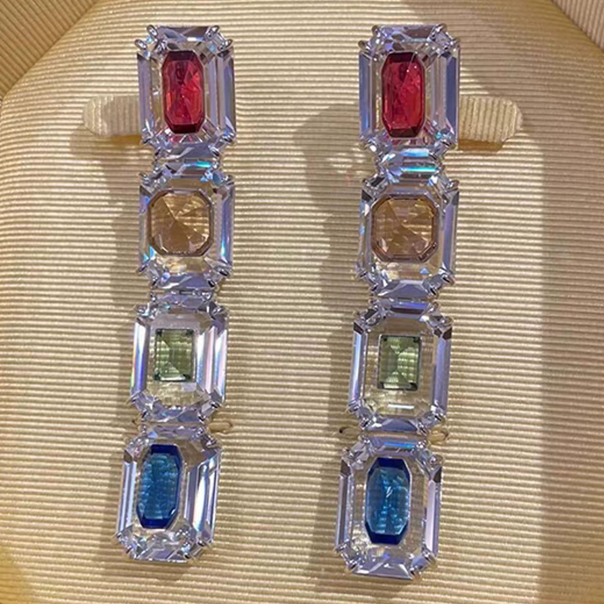 Parure de bijoux originale et éblouissante 2026 : Collier et boucles d'oreilles en cristal taillé oc