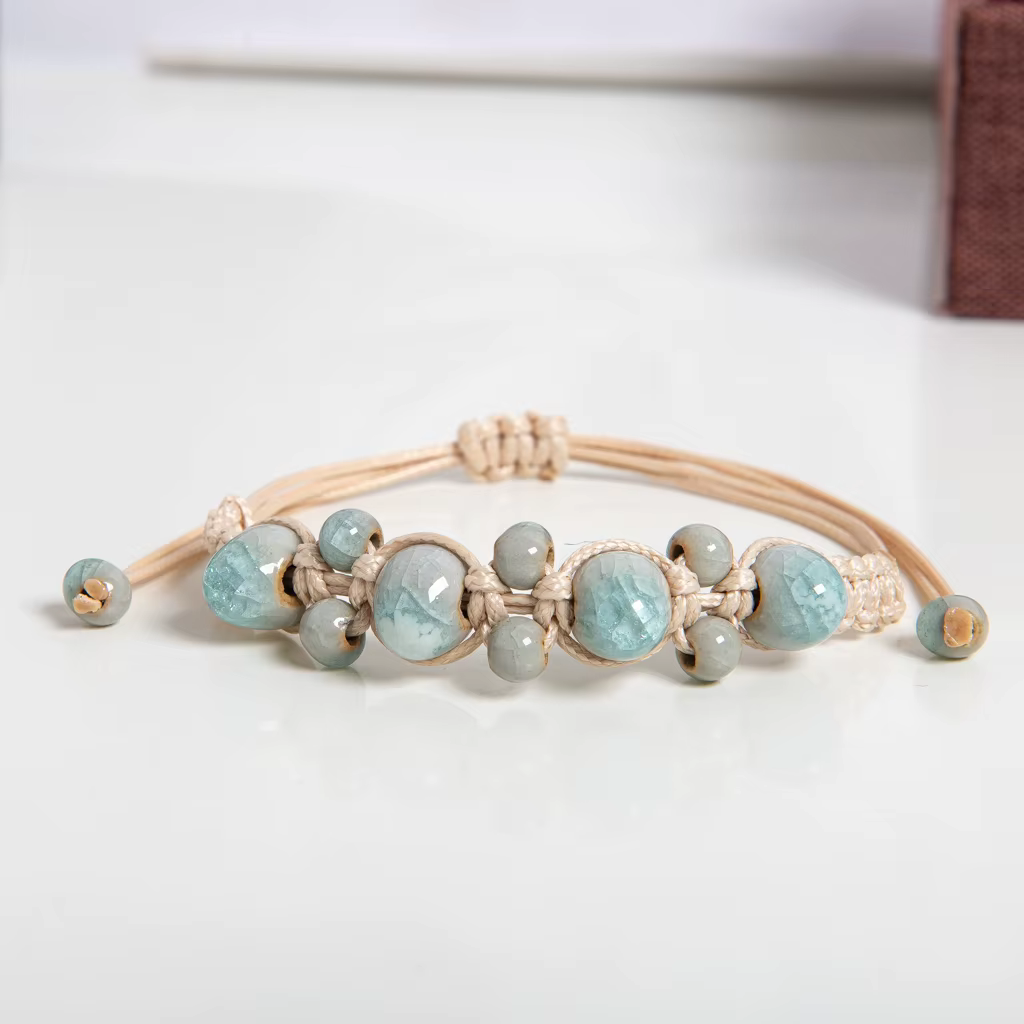 Bracelet en céramique bleu clair fait à la main, corde en macramé réglable, perles minimalistes, bij