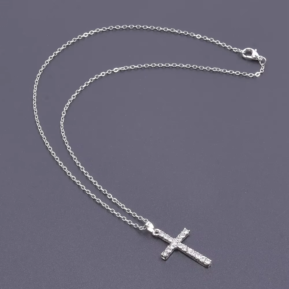 Collier pour femmes, chaîne de bijoux, croix de mode avec pendentif en strass, anneau d'étouffement 