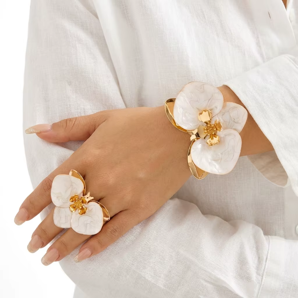Parure de bijoux élégante en métal plaqué or avec fleurs exagérées, émail goutte d'huile, bague flor