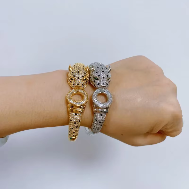 Ensemble de bagues et bracelets léopard en pierre de Zirconium plaquée or rétro classique, Design de