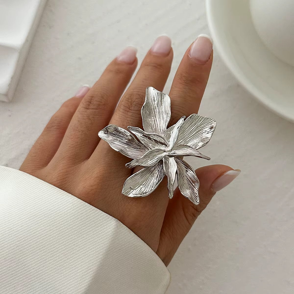 Salircon 2026 Nouvelle Bague Fleur Métallique Double Couche Exquise pour Femme Tendance Punk Fête Ba