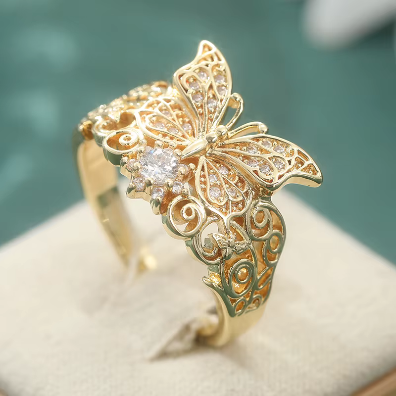 Bague dorée vintage exquise sculptée à la main en forme de papillon ajouré pour femme, accessoire de