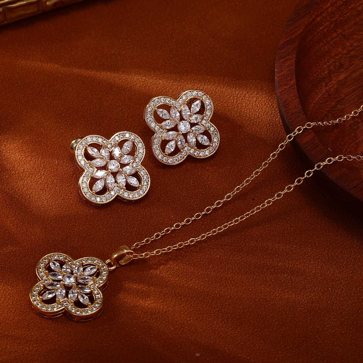 Ensemble de collier et de boucles d'oreilles en or rose 18 carats plaqué or, avec un trèfle à quatre
