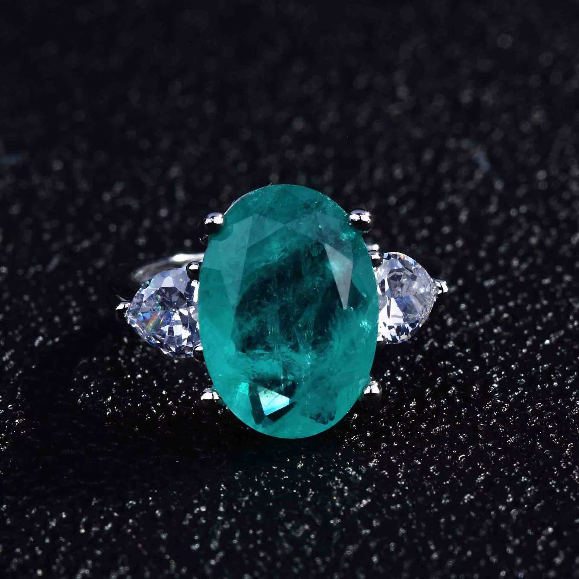 Bague de luxe en tourmaline Paraiba de forme géométrique pour femme, version argent micro-sertie de 