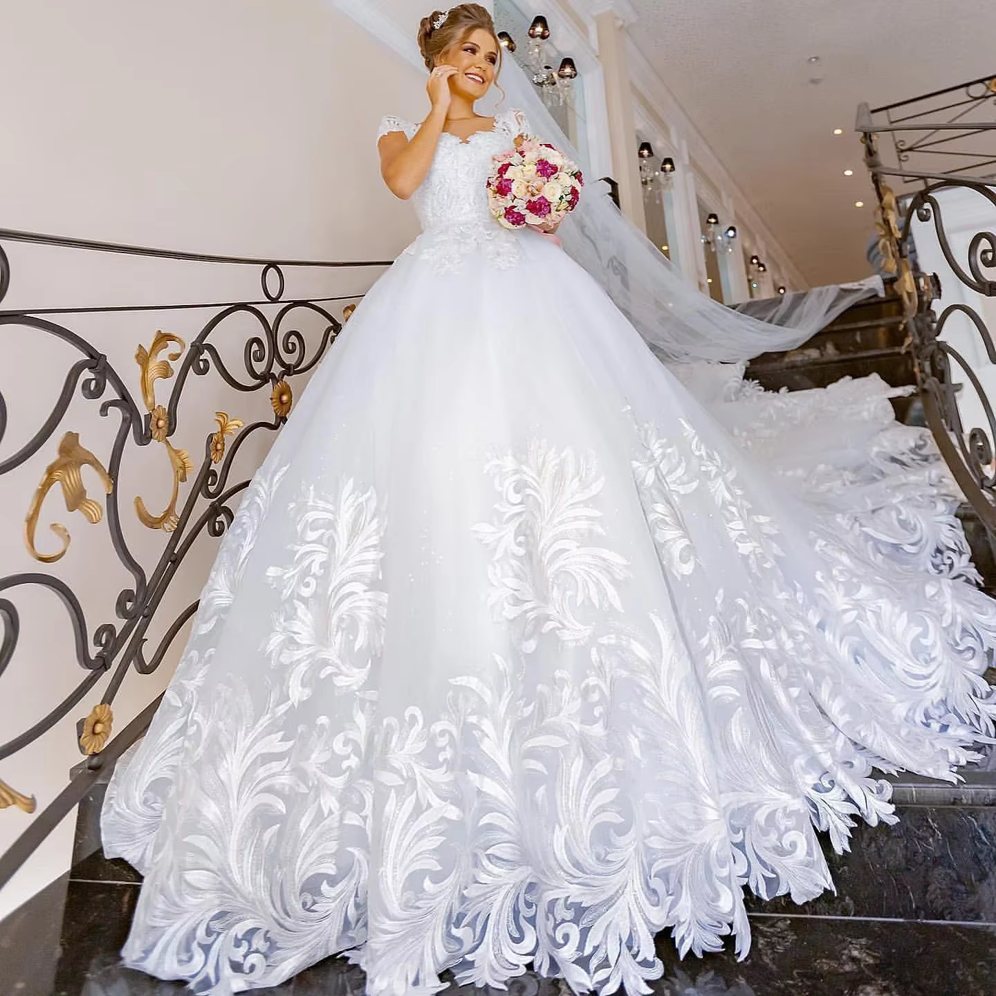 Robes de mariée princesse exquises à col rond pour la mariée, manches courtes, robe de Rh, patients,
