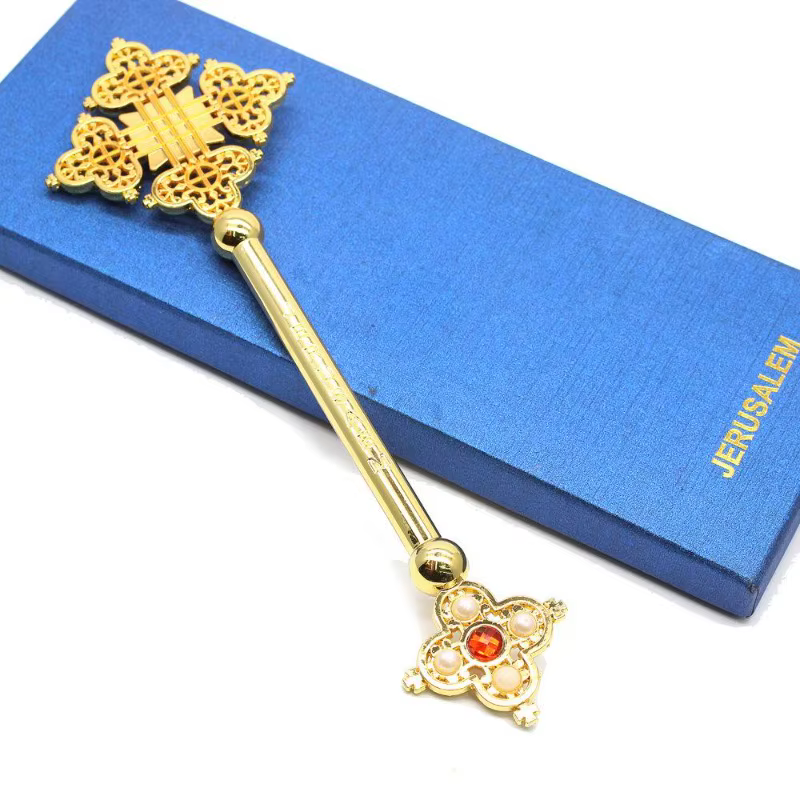 Fournitures de prière religieuse en alliage de christianisme catholique tenant une croix, décoration